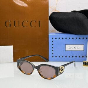 GUCCI Premium Quality Sunglasses 557
