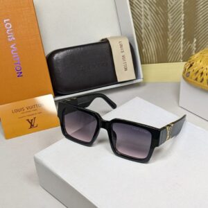 LOUIS VUITTON Premium Quality Sunglasses 164