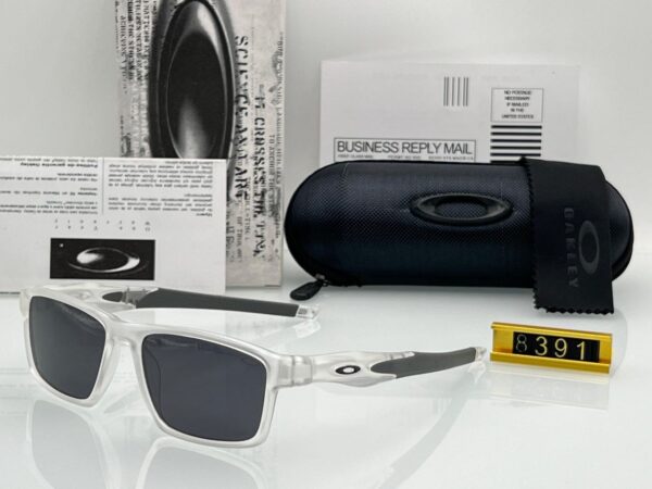 OAKLEY POLORIZED Premium Quality Sunglasses 525